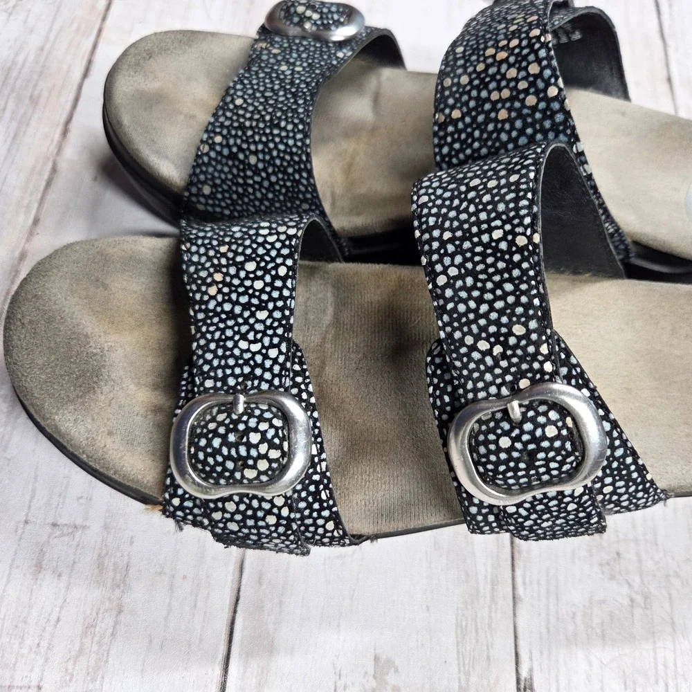 Dansko Wedge Sandal Women 38(7.5) Black Blue Stingray Pebbled Buckle Slide Shoes